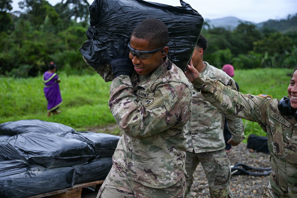 Joint Task Force-Bravo collaborates with Servicio Nacional Aeronaval to deliver bridge materials