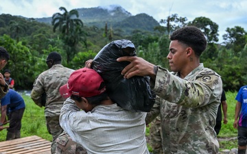Joint Task Force-Bravo collaborates with Servicio Nacional Aeronaval to deliver bridge materials