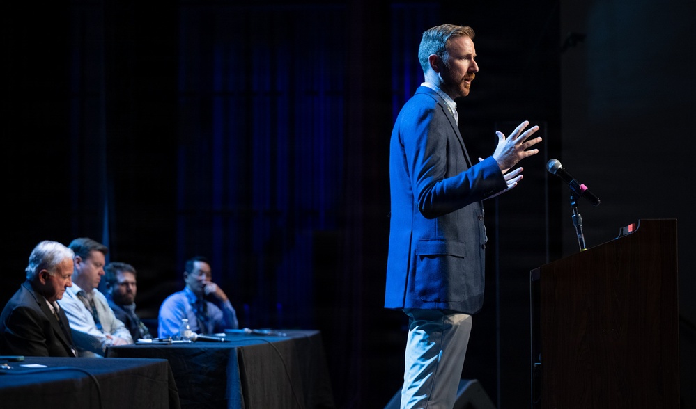 Navy, Private Sector Build Working Relationships at Ventura Defense Industry Forum
