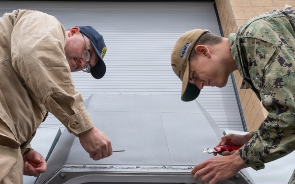 Sailors Gets Hands-On Experience in New Laser Training Course at Directed Energy Systems Integration Lab