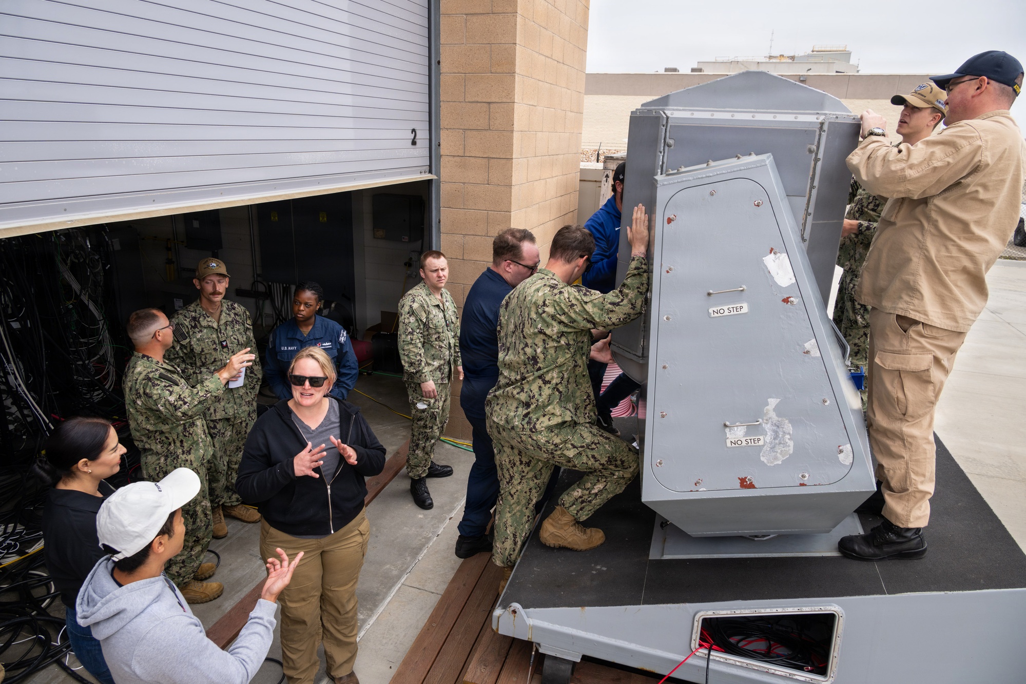 DVIDS - Images - Sailors Gets Hands-On Experience in New Laser