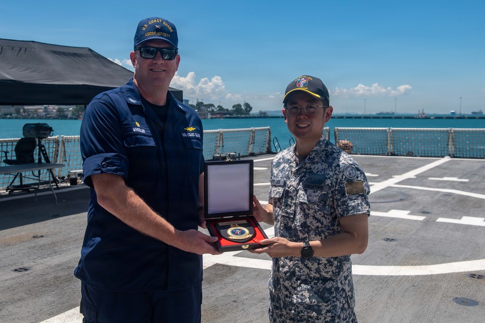 USCGC Midgett (WMSL 757) hosts Republic of Singapore Navy