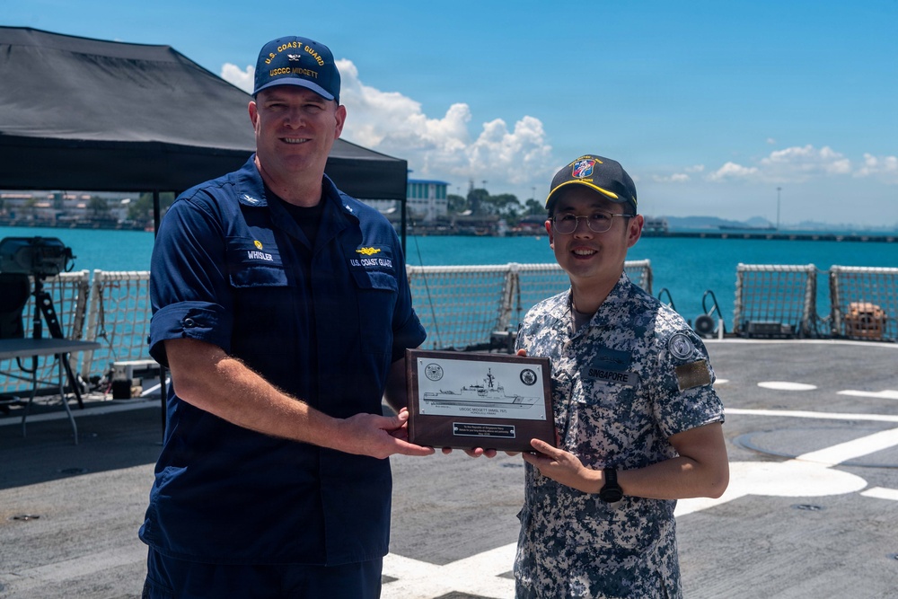 USCGC Midgett (WMSL 757) hosts Republic of Singapore Navy
