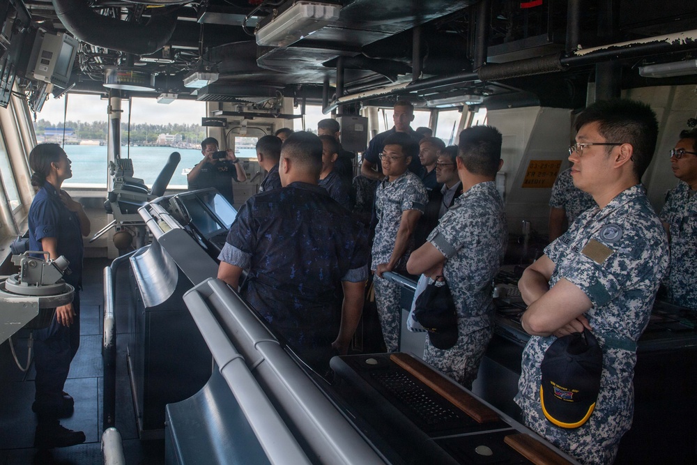 USCGC Midgett (WMSL 757) hosts Republic of Singapore Navy