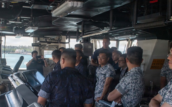 USCGC Midgett (WMSL 757) hosts Republic of Singapore Navy