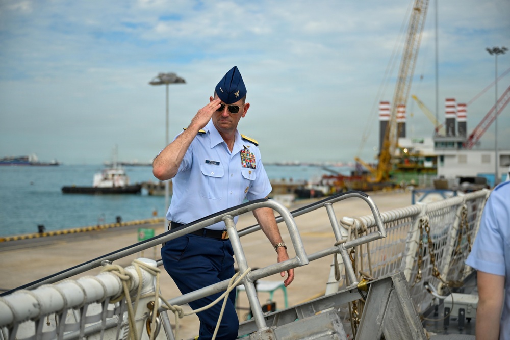 USCGC Midgett (WMSL 757) hosts Vice Admiral Jospeh Buzzella