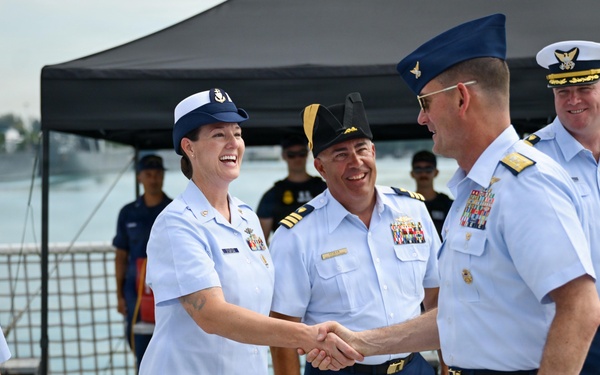 USCGC Midgett (WMSL 757) hosts Vice Admiral Jospeh Buzzella
