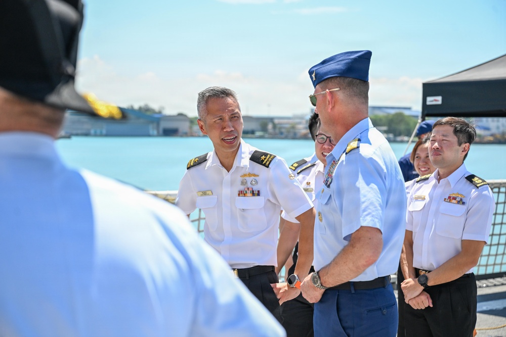 USCGC Midgett (WMSL 757) hosts Vice Admiral Jospeh Buzzella