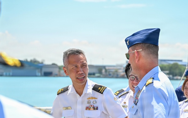 USCGC Midgett (WMSL 757) hosts Vice Admiral Jospeh Buzzella