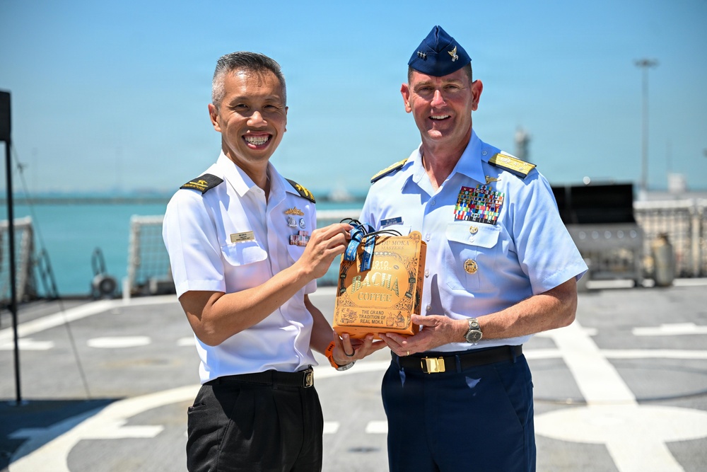 USCGC Midgett (WMSL 757) hosts Vice Admiral Jospeh Buzzella