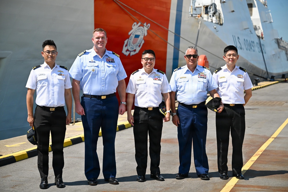USCGC Midgett (WMSL 757) hosts Vice Admiral Jospeh Buzzella