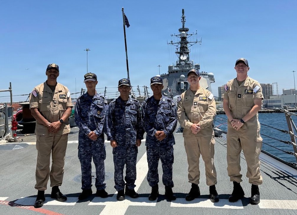 USS Chafee Triad welcomes JS Chōkai leadership aboard
