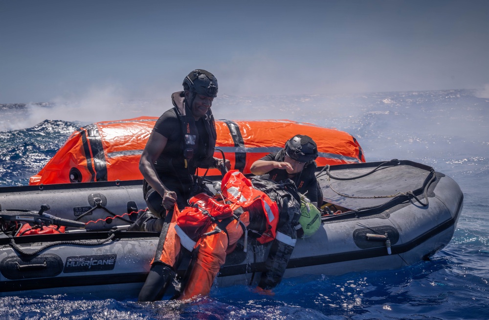 HMCS Regina conducts rescue at sea training during RIMPAC 2026