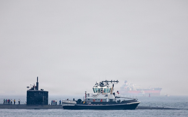 USS Scranton (SSN 756) pulls into CFAY