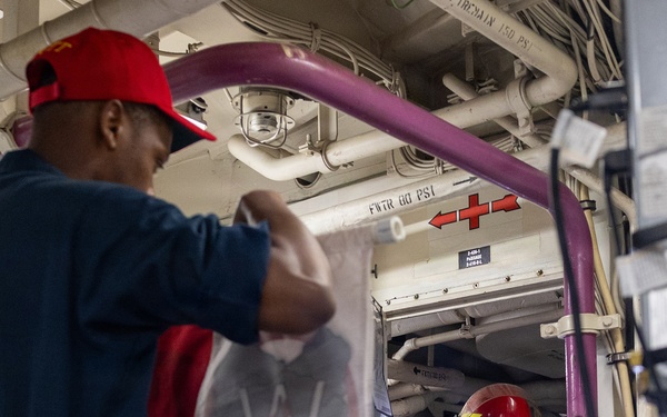 USS Mustin conducts integrated training team drill