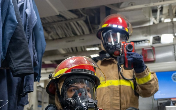 USS Mustin conducts integrated training team drill