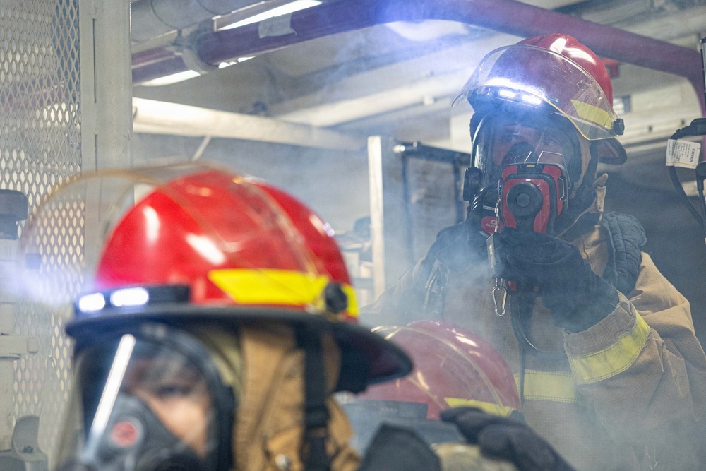 USS Mustin conducts integrated training team drill