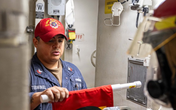 USS Mustin conducts integrated training team drill