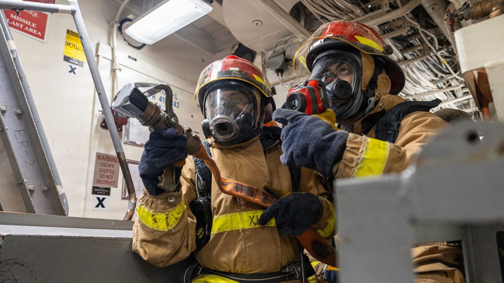 USS Mustin conducts integrated training team drill