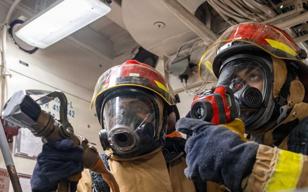 USS Mustin conducts integrated training team drill