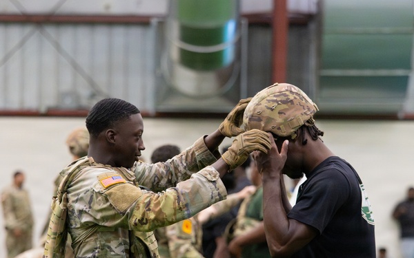 Army Dallas Roadshow kicks off at DeSoto High School