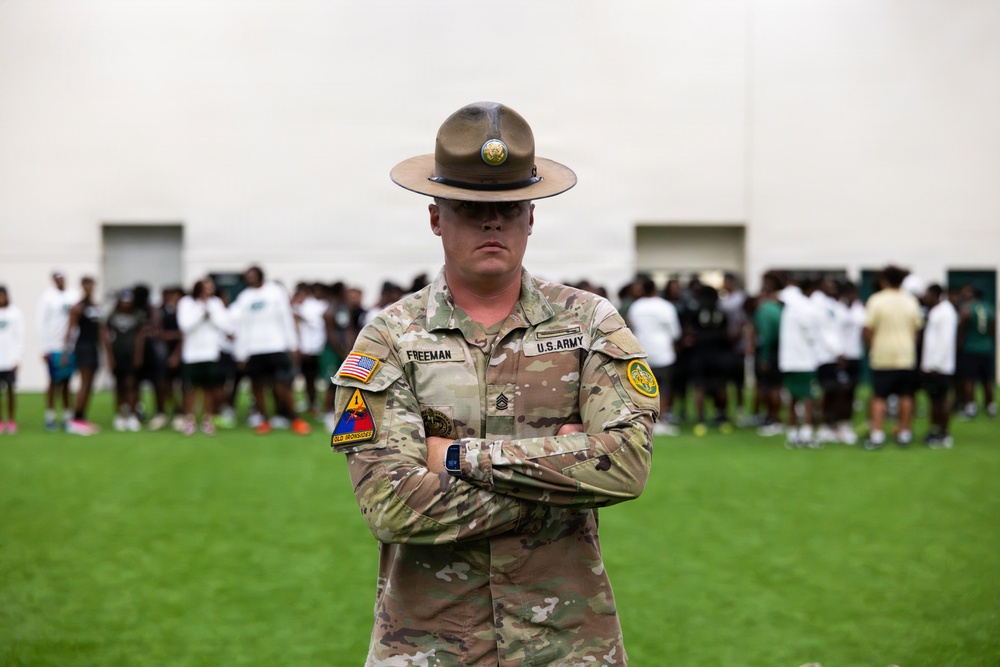 Army Dallas Roadshow kicks off at DeSoto High School