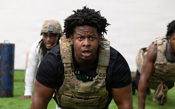 Army Dallas Roadshow kicks off at DeSoto High School