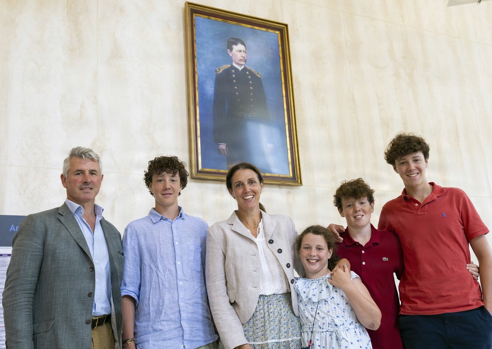 Walter Reed’s great-great-granddaughter, family visit medical center named in his honor