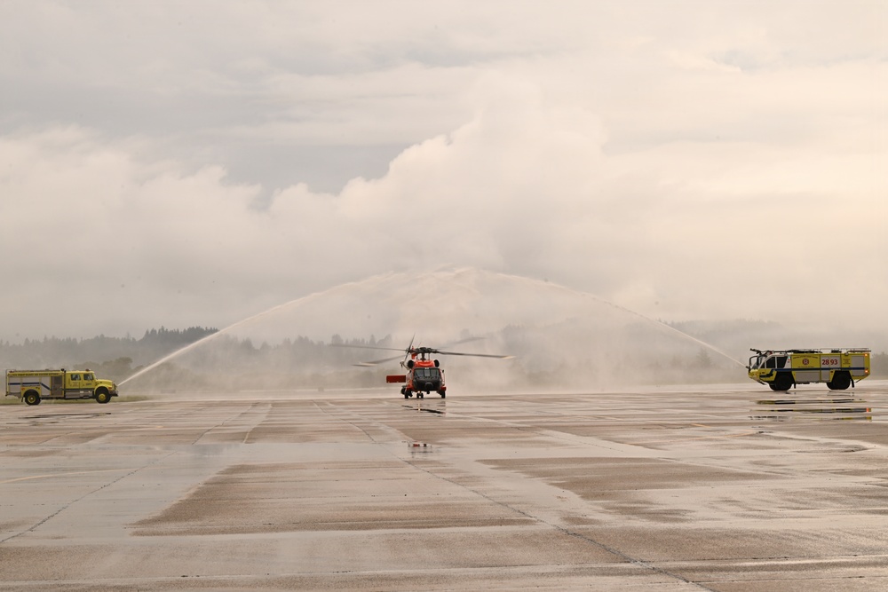 Coast Guard Air Station Astoria holds change-of-command ceremony
