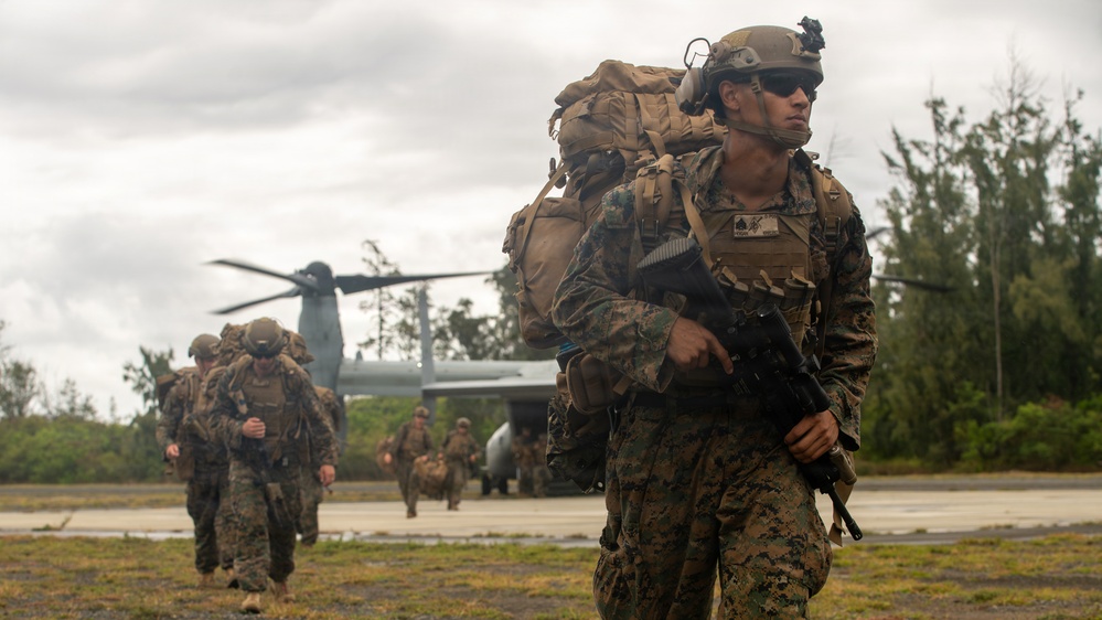 VMM-164 (REIN), 2nd Bn., 7th Marines conduct air insert during RIMPAC 26
