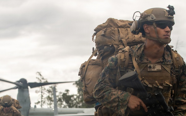VMM-164 (REIN), 2nd Bn., 7th Marines conduct air insert during RIMPAC 26