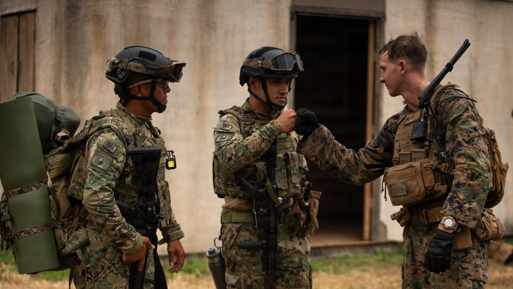 U.S. Marines, ROK, Mexican Naval Infantry marines participate in simulated battle during RIMPAC 26