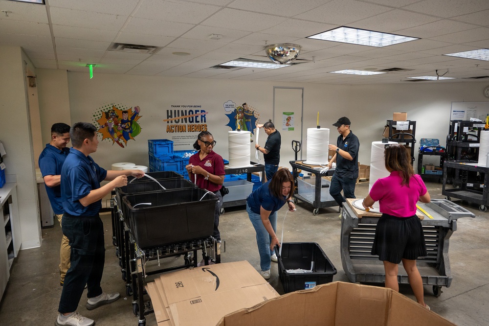 NAVSUP FLC San Diego Sailors Strengthen Community Through Volunteer Service