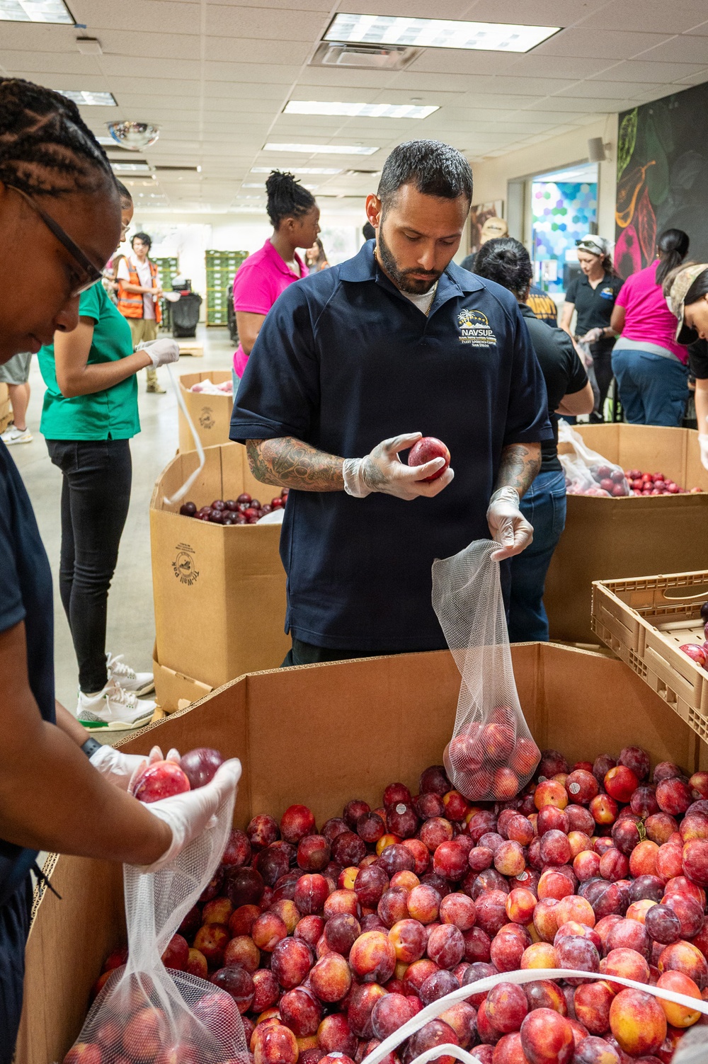 NAVSUP FLC San Diego Sailors Strengthen Community Through Volunteer Service