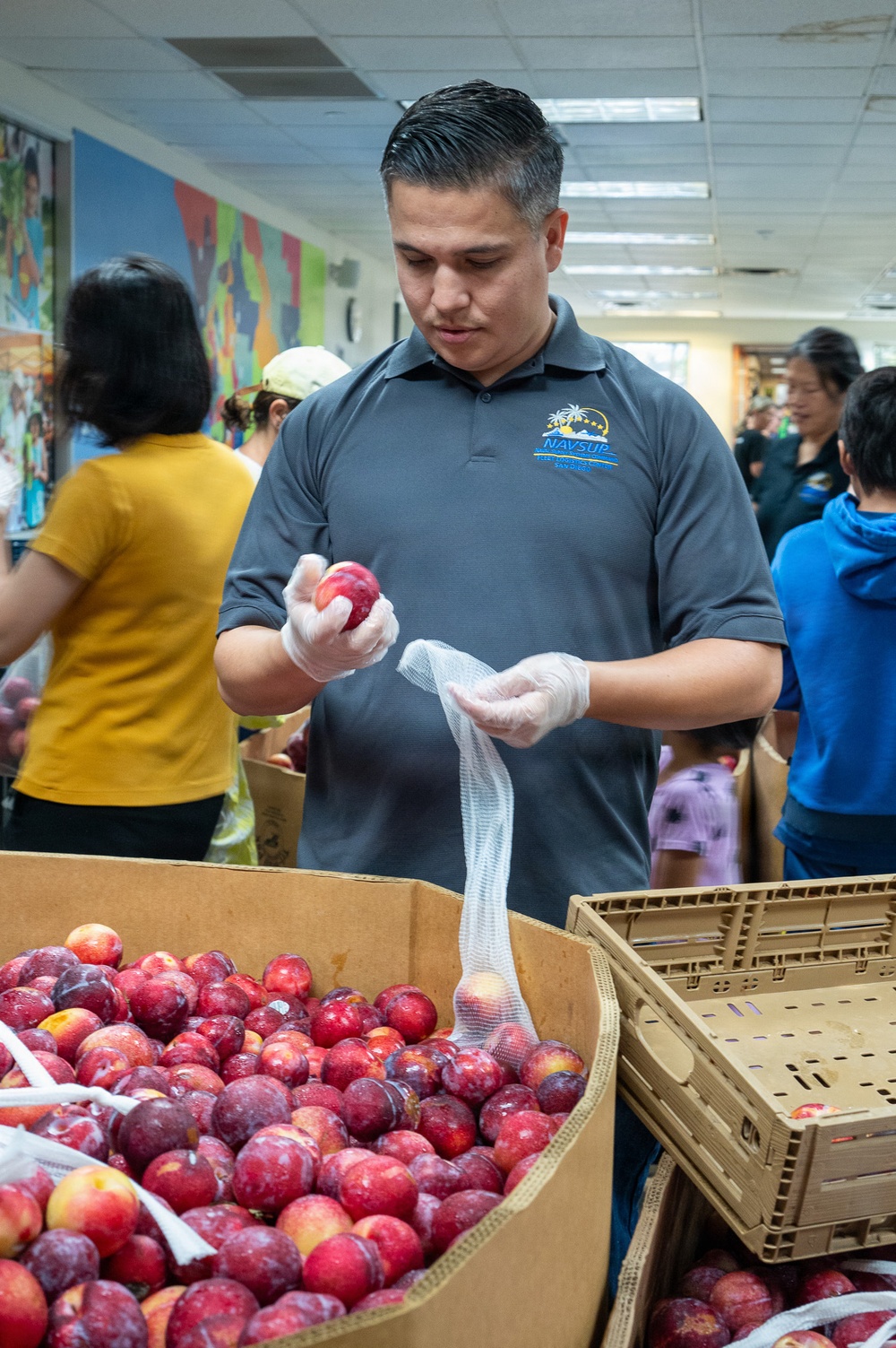 NAVSUP FLC San Diego Sailors Strengthen Community Through Volunteer Service