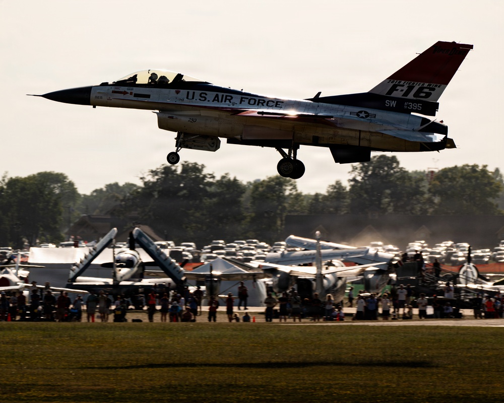 Viper Demo flies at AirVenture 2026