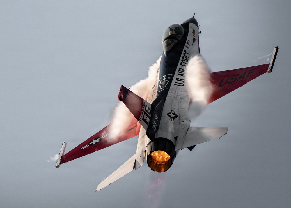 Viper Demo flies at AirVenture 2026