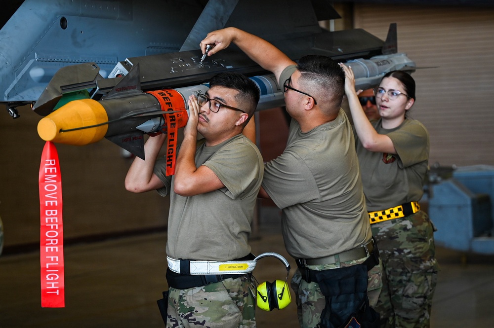 Luke AFB's 61st AMU weapons loaders test speed and safety in quarterly showdown