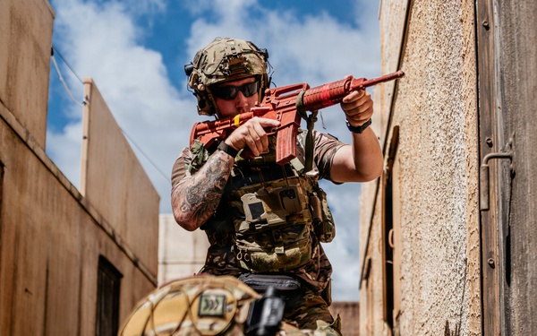 U.S. Navy and Peruvian Navy EOD participate in a dismounted response drill during RIMPAC 2026