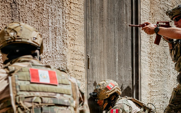 U.S. Navy and Peruvian Navy EOD participate in a dismounted response drill