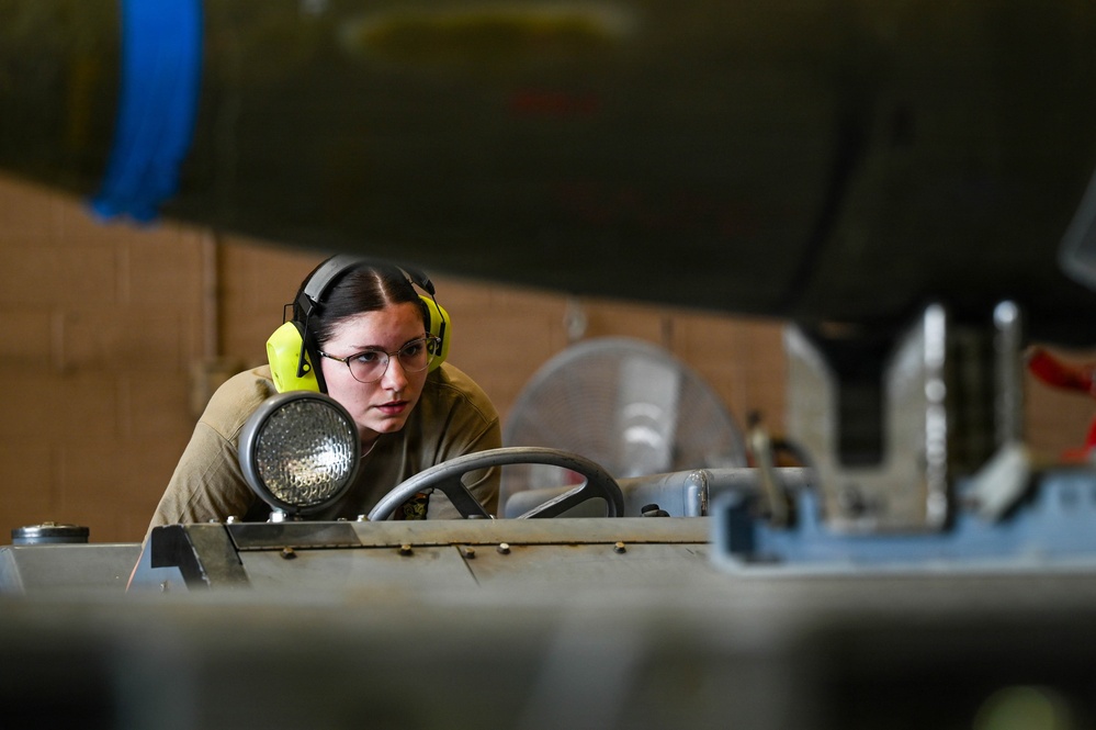 Luke AFB's 61st AMU weapons loaders test speed and safety in quarterly showdown