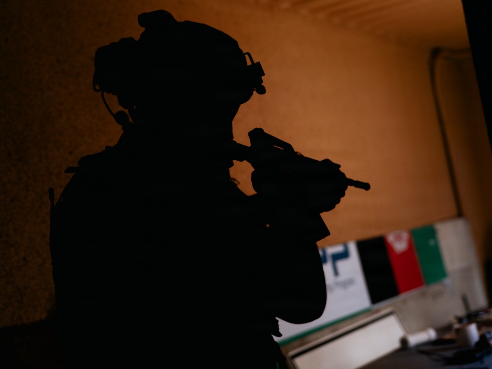 U.S. Navy and Peruvian Navy EOD participate in a dismounted response drill during RIMPAC 2026