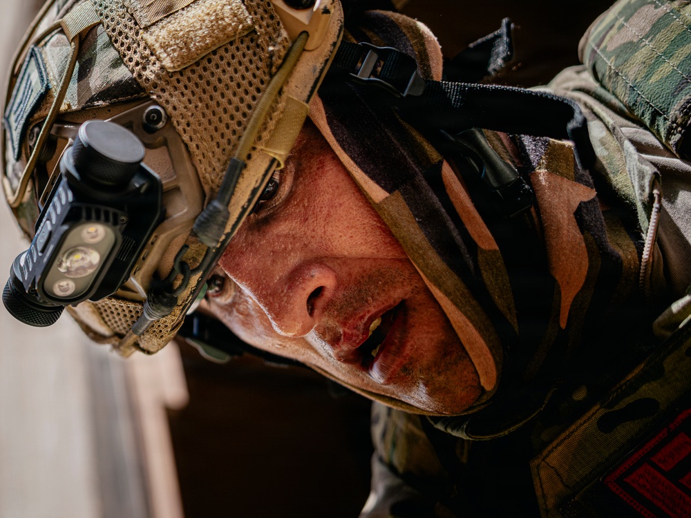 U.S. Navy and Peruvian Navy EOD participate in a dismounted response drill during RIMPAC 2026