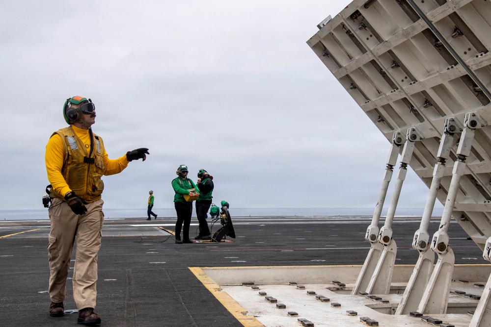 USS Carl Vinson (CVN 70) conducts flight operations