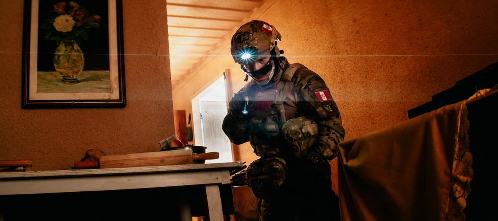 U.S. Navy and Peruvian Navy EOD participate in a dismounted response drill during RIMPAC 2026