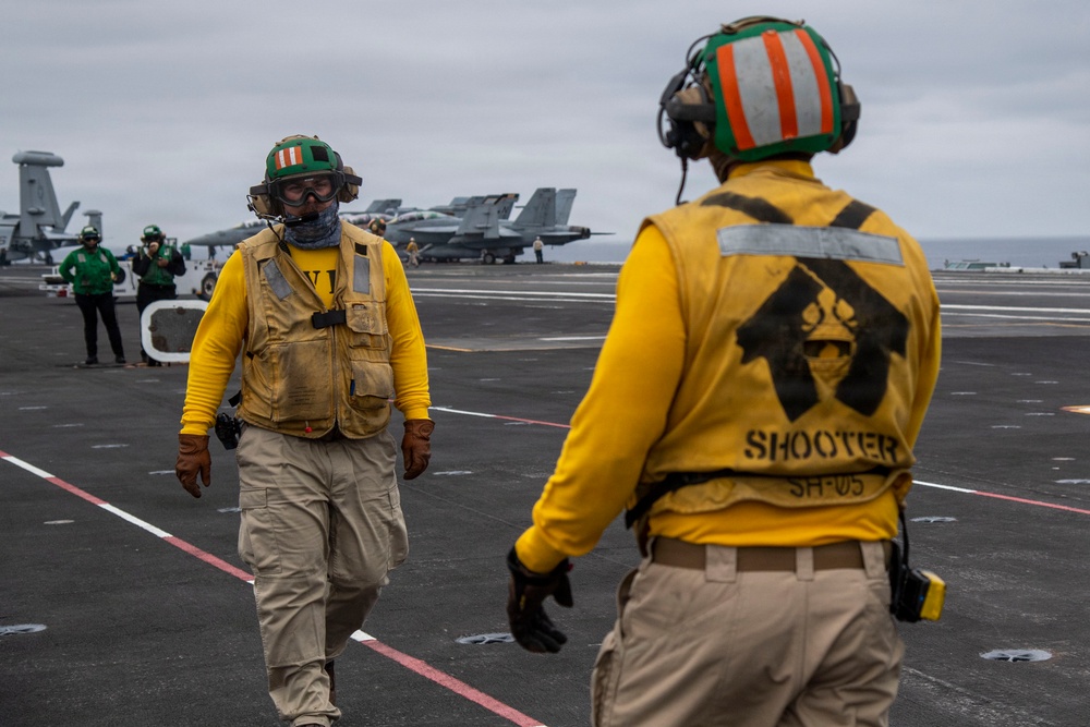 USS Carl Vinson (CVN 70) conducts flight operations