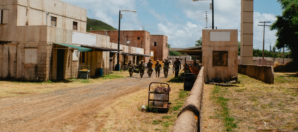 U.S. Navy and Peruvian Navy EOD participate in a dismounted response drill during RIMPAC 2026