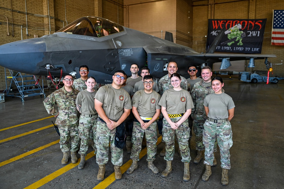 Luke AFB's 61st AMU weapons loaders test speed and safety in quarterly showdown