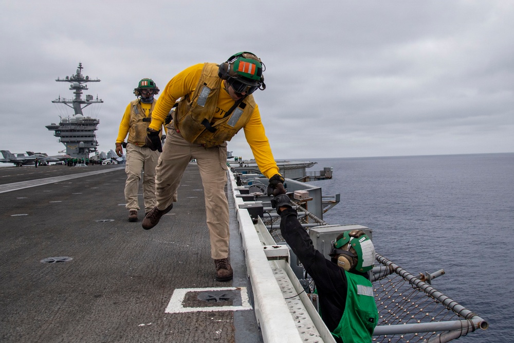 USS Carl Vinson (CVN 70) conducts flight operations