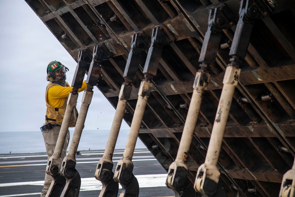 USS Carl Vinson (CVN 70) conducts flight operations